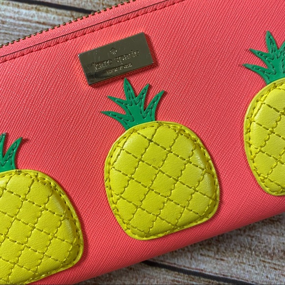 Kate Spade RARE “How Refreshing” Pineapple Wallet - Picture 5 of 11